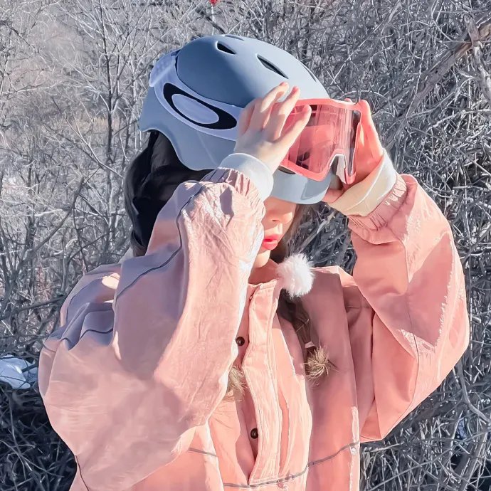 在大雪封闭的山庄里
